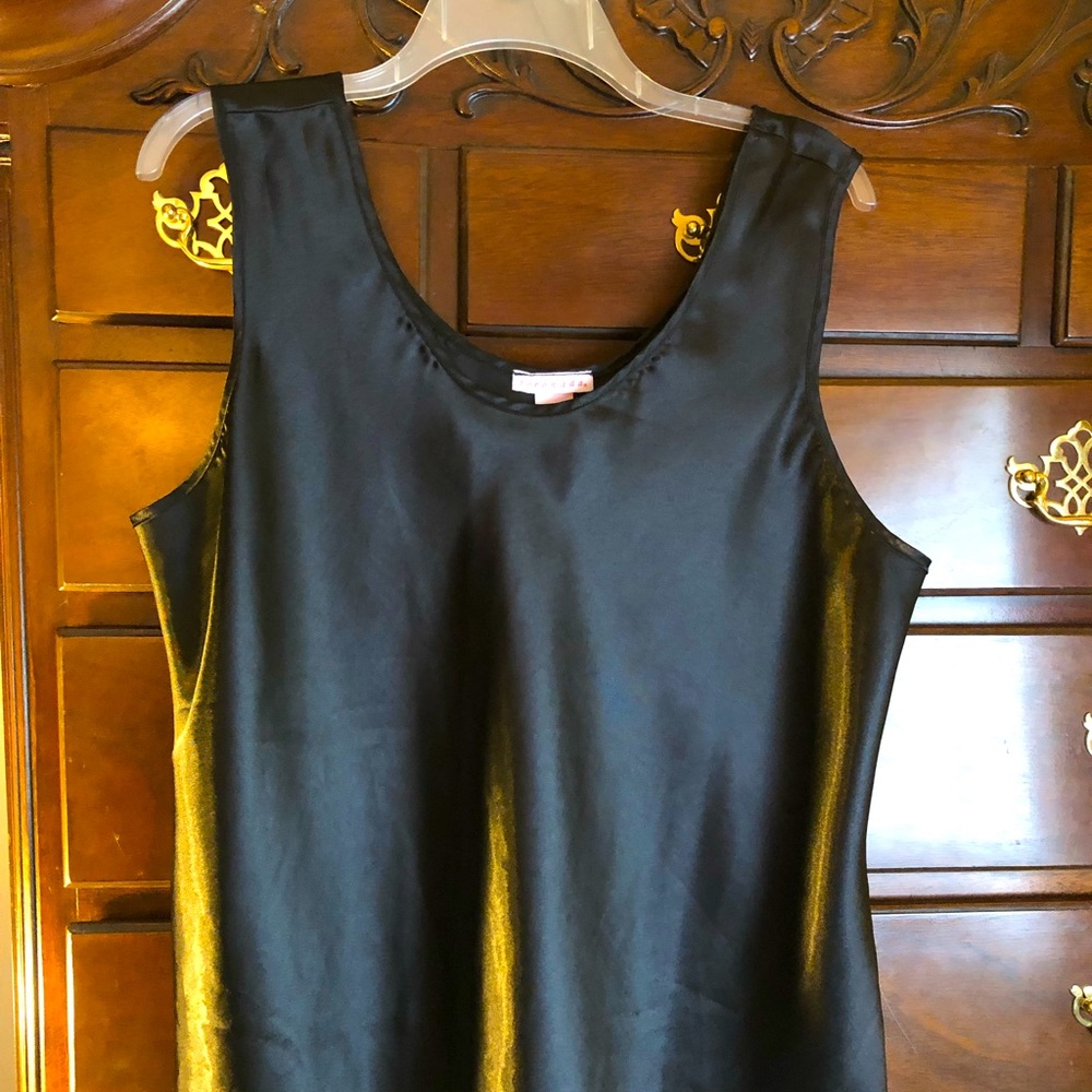 Black sleeveless camisole top sz L